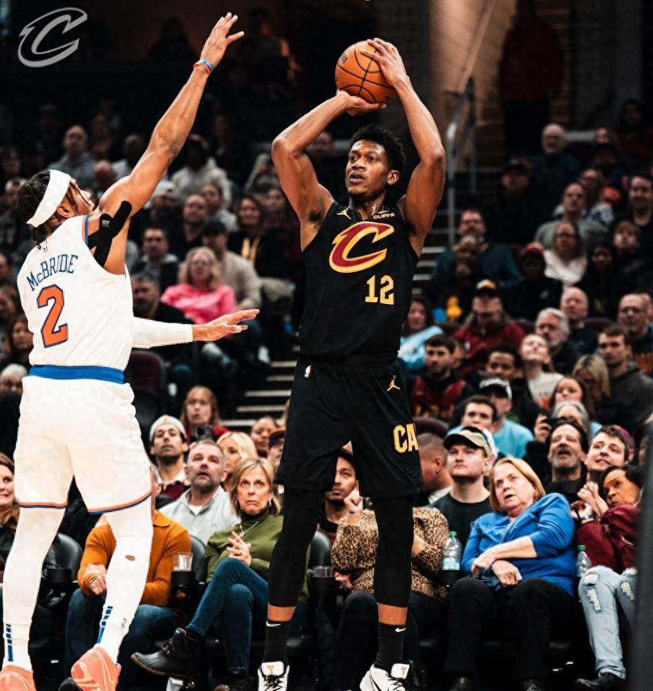 华体会娱乐平台-米切尔腿筋拉伤，骑士季后赛前景蒙阴影