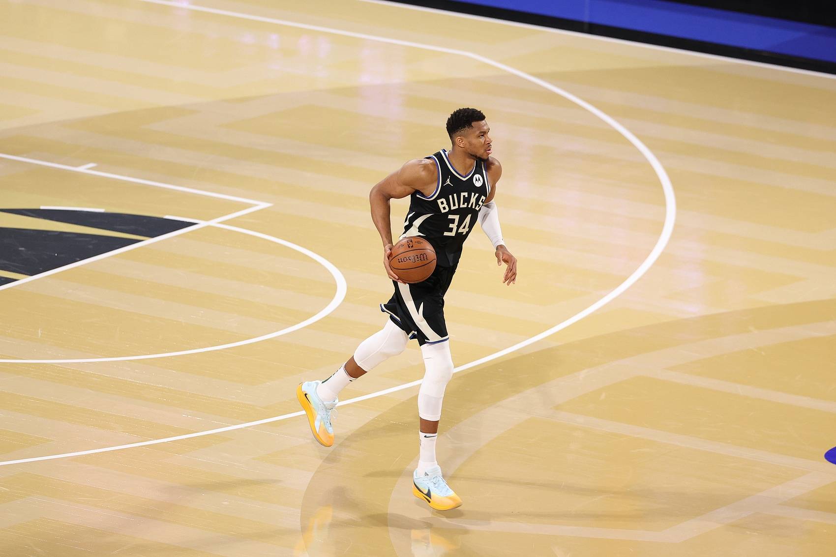 华体会平台娱乐-字母哥兄弟同队？雄鹿考虑签下萨纳西斯