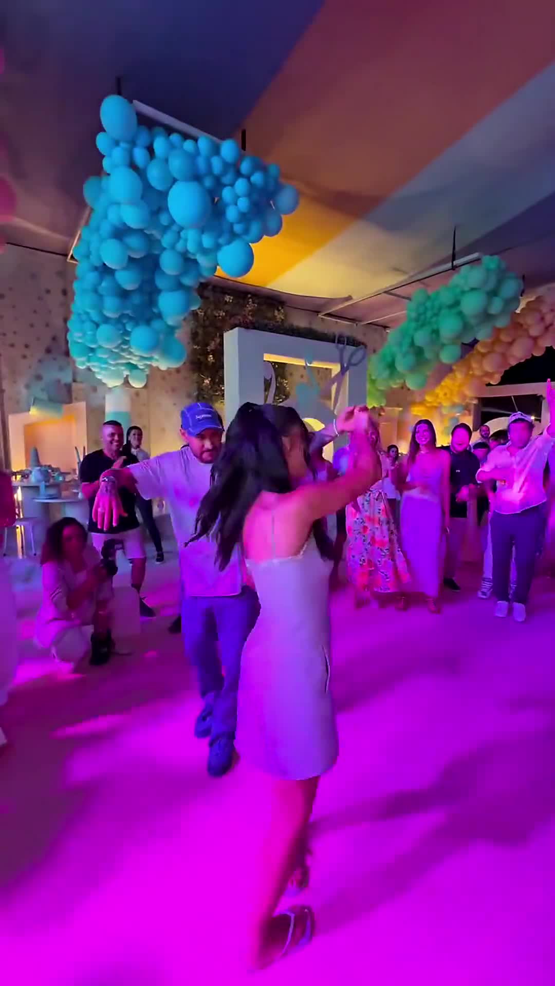 华体会平台下载-关于内马尔生日派对奢华，巨星云集的信息