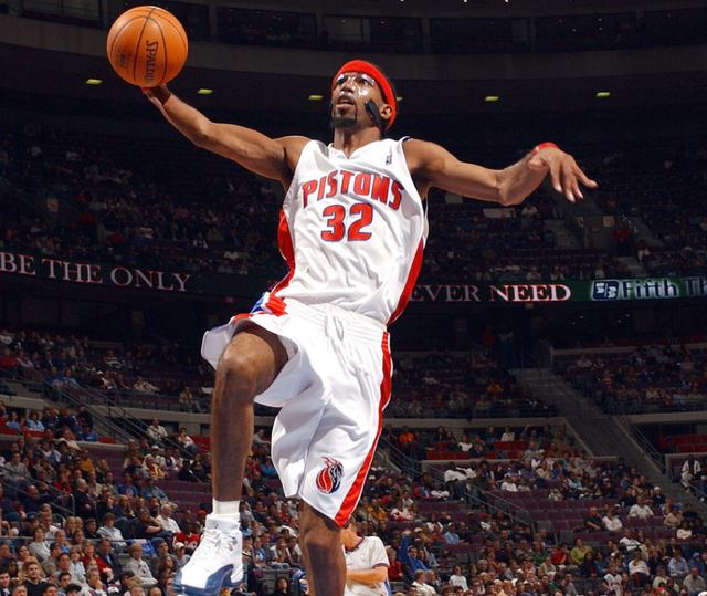 华体会官方网站下载-2004年活塞夺冠20周年，平民球队的奇迹