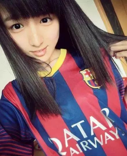 华体会官方网站登录-足球宝贝评选引争议，是助威还是低俗？的简单介绍