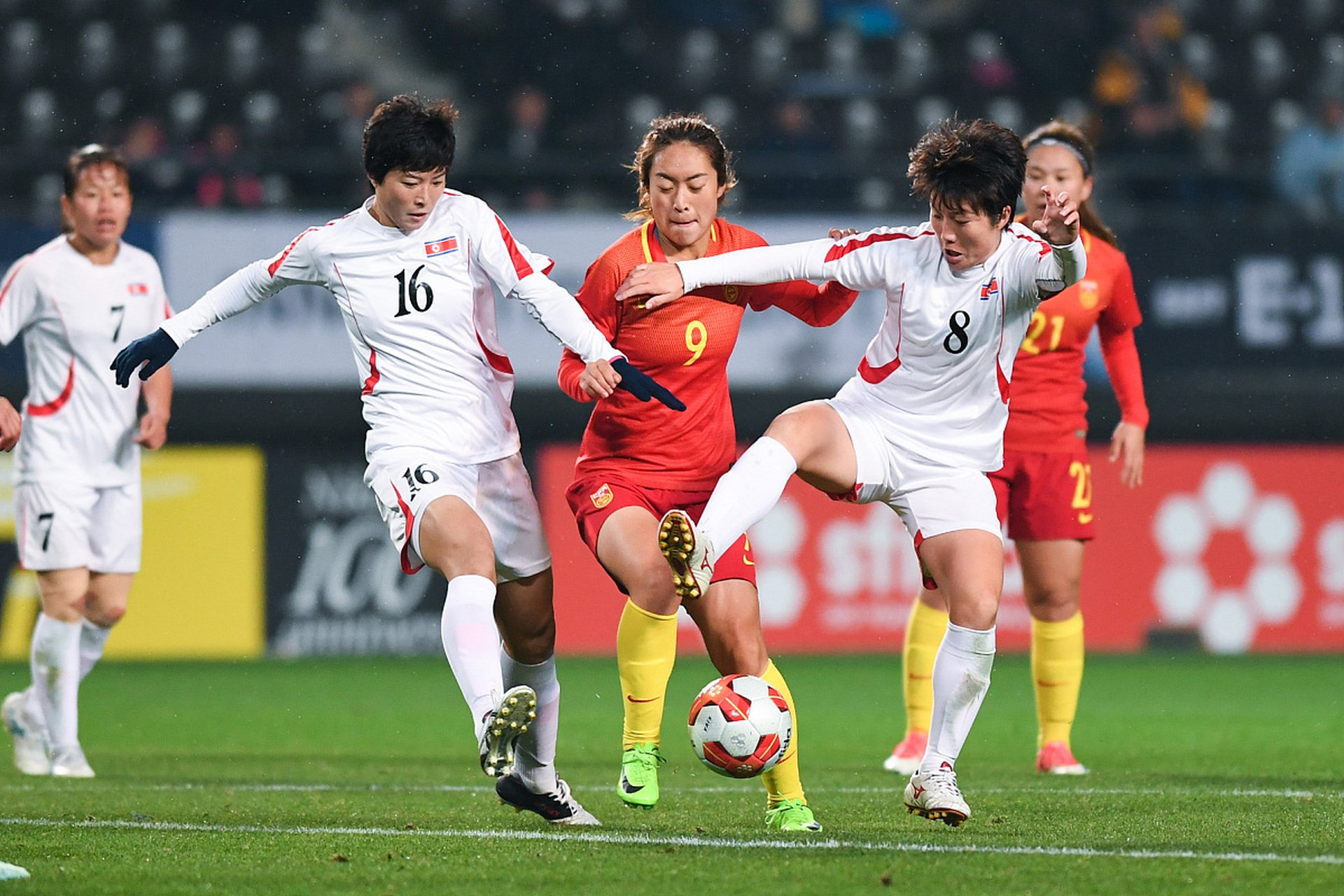 关于某女足球员月薪仅5000元，待遇引争议的信息