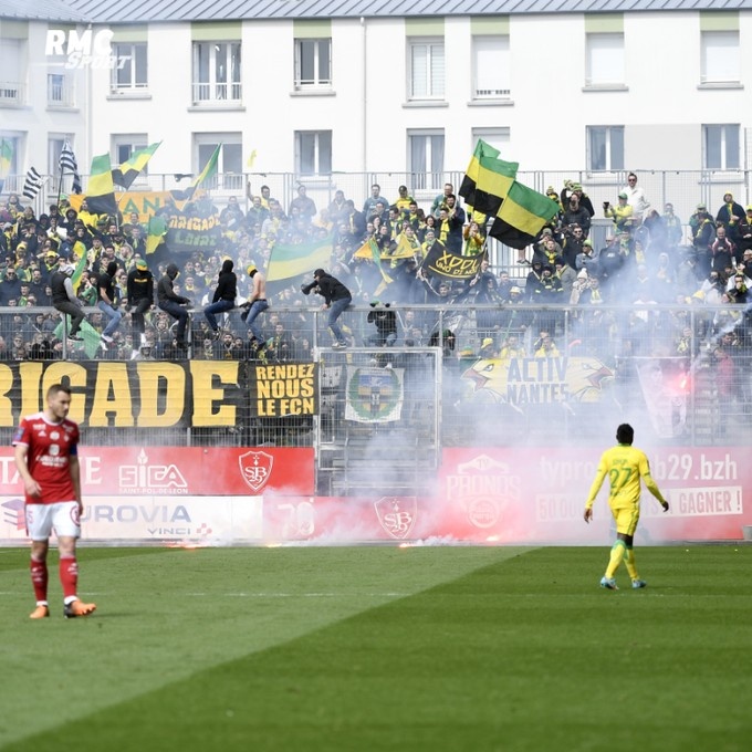 华体会官方网站下载-某地球迷冲突事件：安保不力致比赛中断的简单介绍