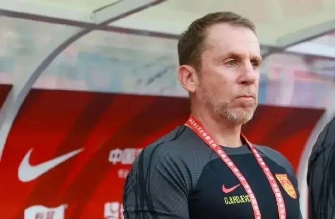 高洪波两次执教国足，为何总是“救火教练”？的简单介绍